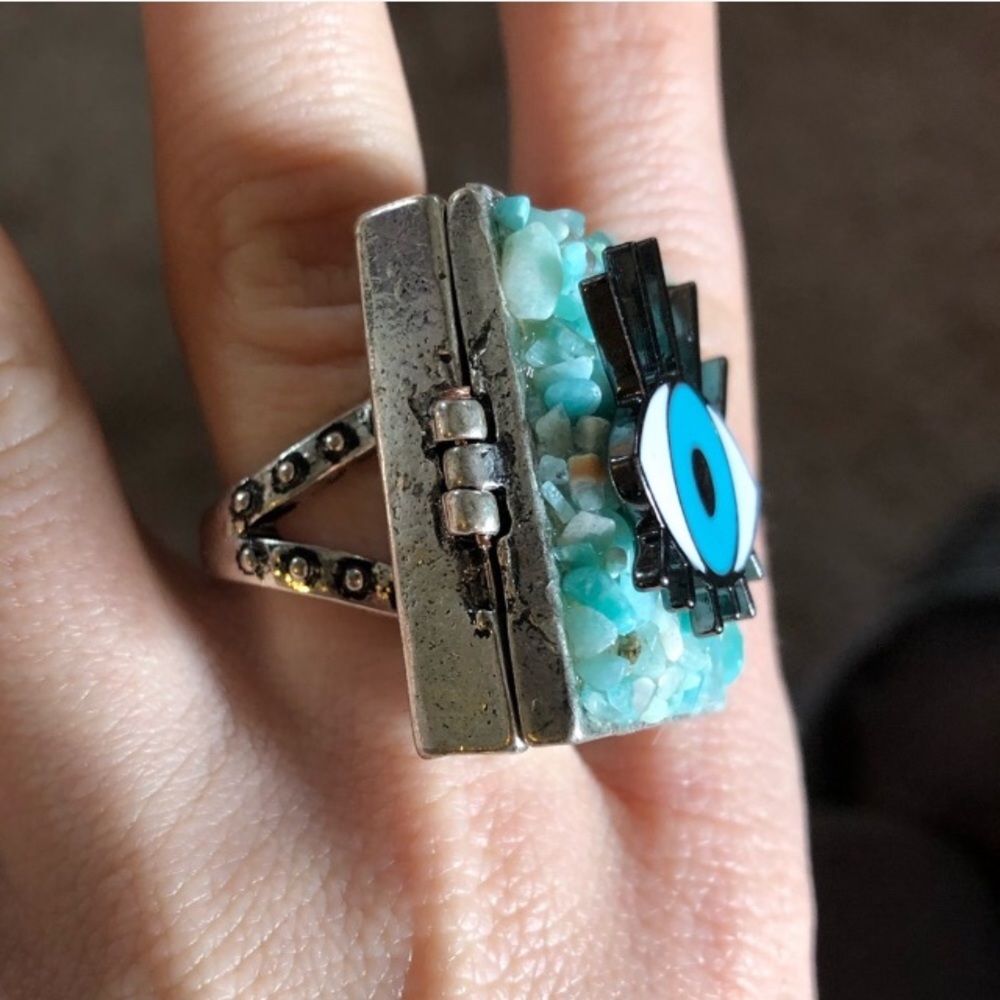 Poison Ring ! Secret compartment evil eye locket - Picture 8 of 8